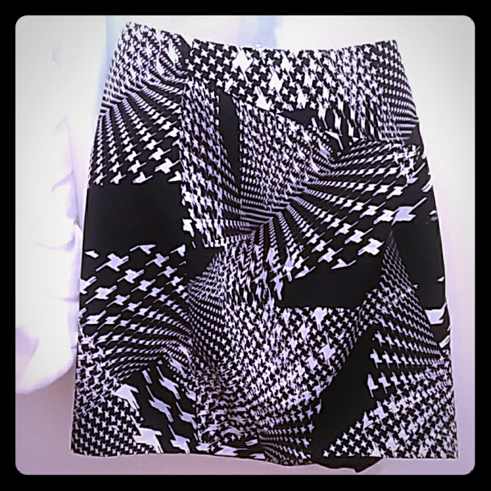 🚪Worthington skirt.Repaired hem by hand.Pic.